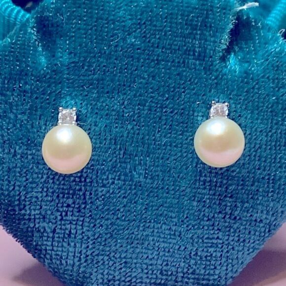 💛 14k White Gold Plated Designer Faux Pearl & CZ Stud Earrings - Picture 4 of 7